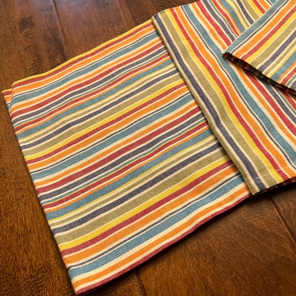 Set of (4) Napkins New - Picture 2 of 2